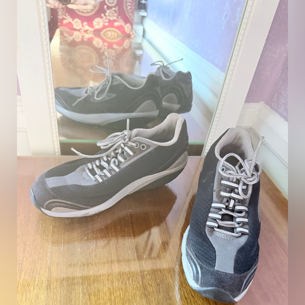 SZ 5.5 MBT (Masai Barefoot Technology) orthopedic Black and Gray Sneakers